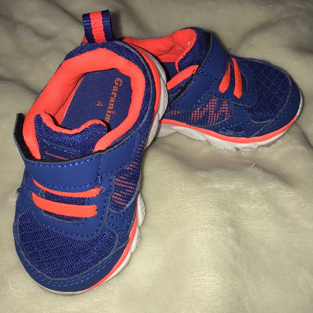 Baby boy Garanimals sz 4 Velcro shoes